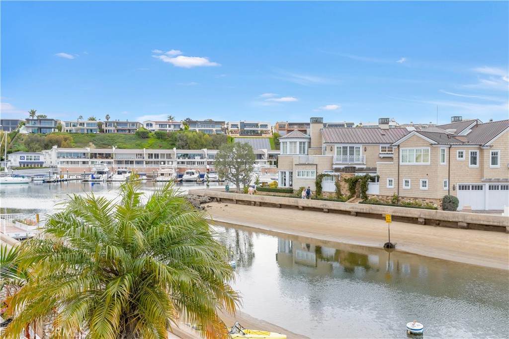 325 Grand Canal - Photo 1