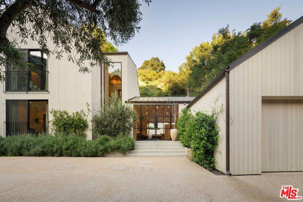 3640 Mandeville Canyon Road - Photo 1