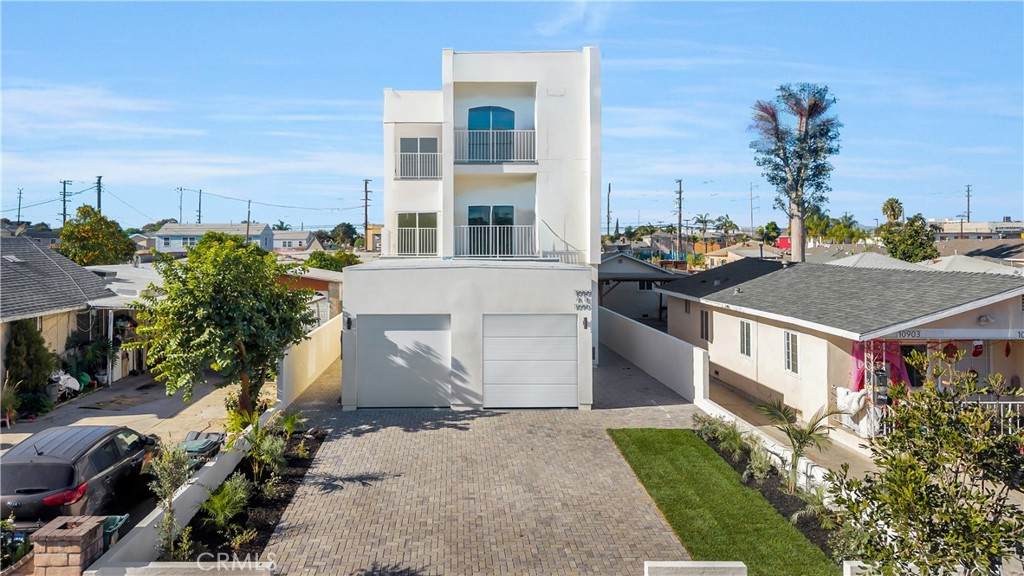 10905 Dalerose Avenue - Photo 1