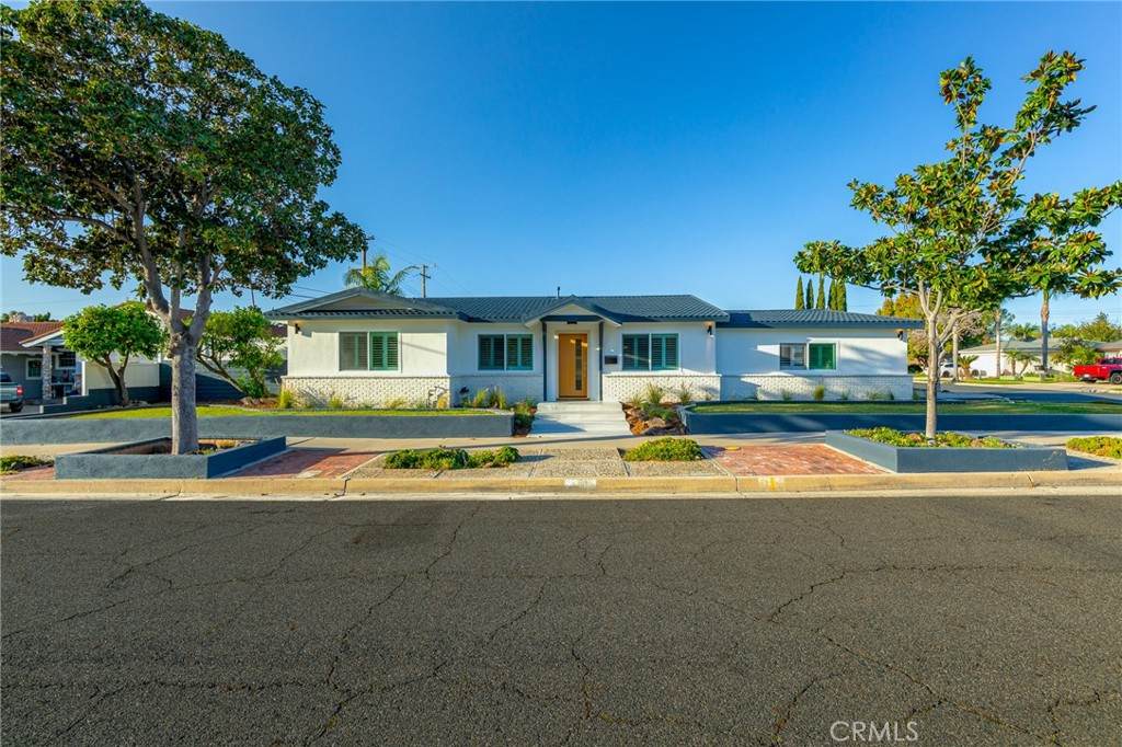https://bt-photos.global.ssl.fastly.net/socal/orig_boomver_1_422641569-2.jpg