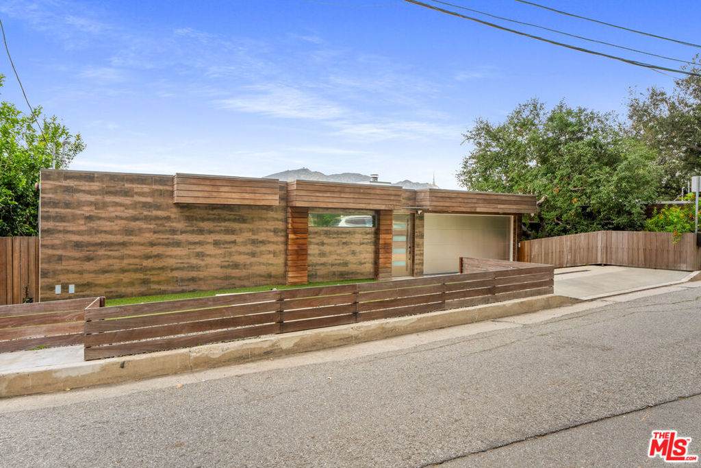https://bt-photos.global.ssl.fastly.net/socal/orig_boomver_1_422651755-2.jpg