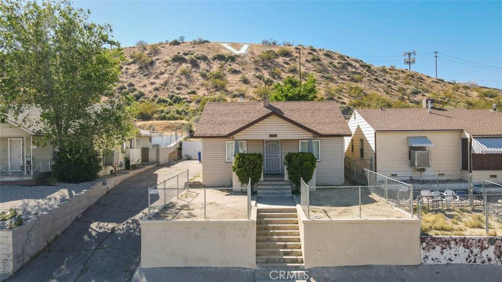 15461 Hesperia Road - Photo 1