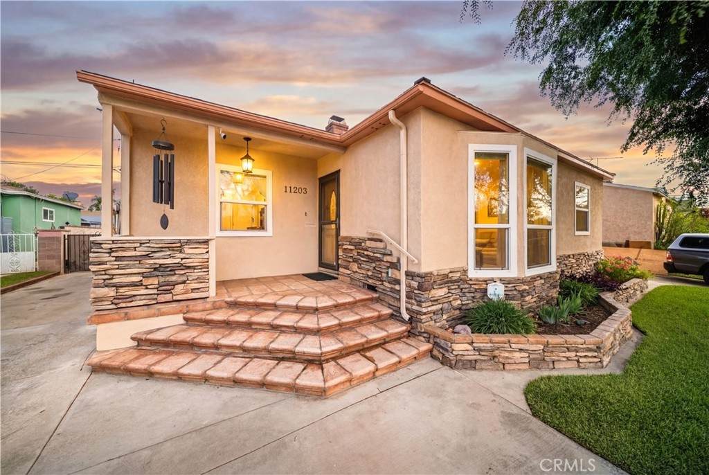 11203 Dunning - Photo 1