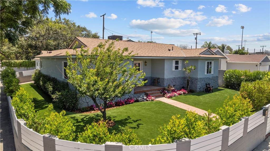 8054 Cedros - Photo 1