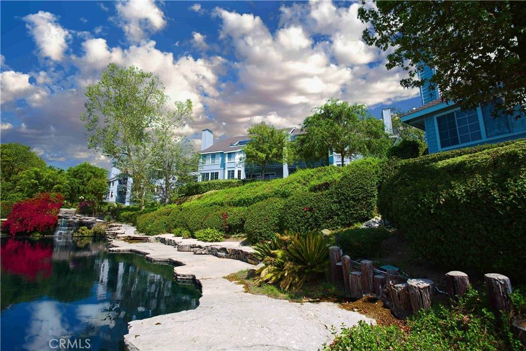 1083 Lakeview Terrace - Photo 1