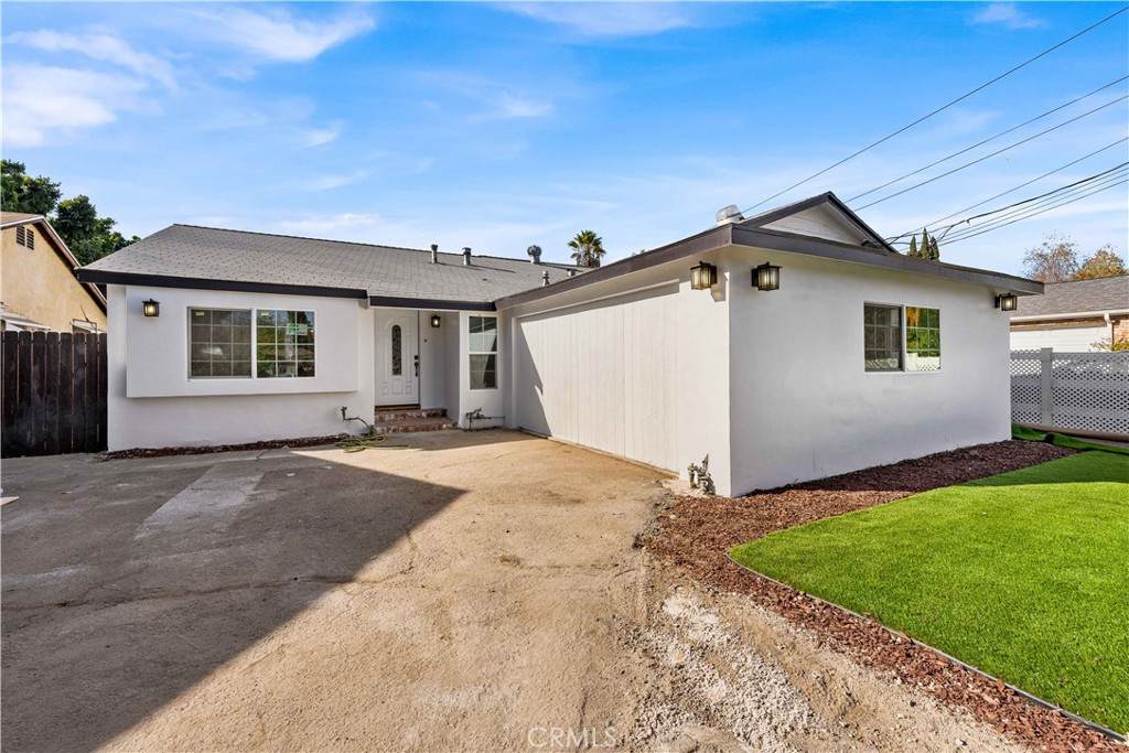 5651 Radford - Photo 1