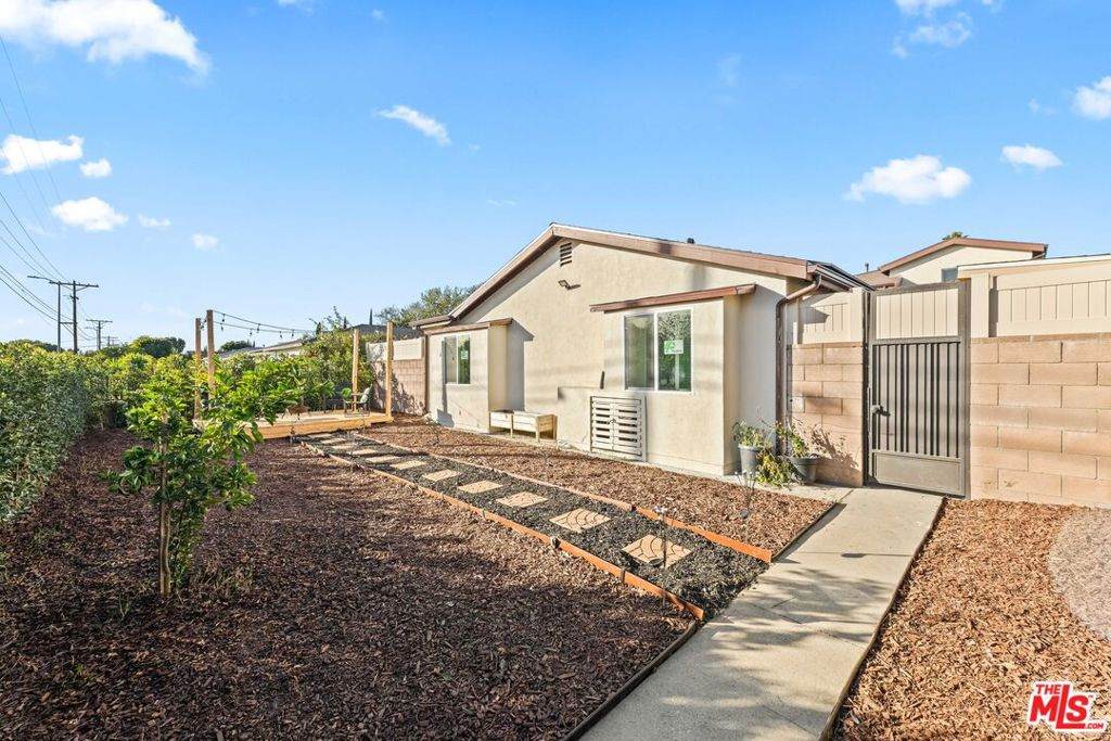 16233 Parthenia Street - Photo 1