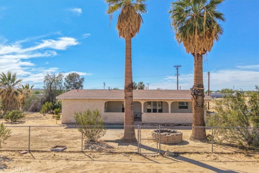 4611 Oasis - Photo 1