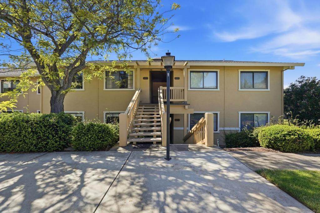 5054 Cribari Vale - Photo 1