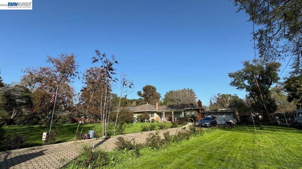 190 Alderwood Rd - Photo 1