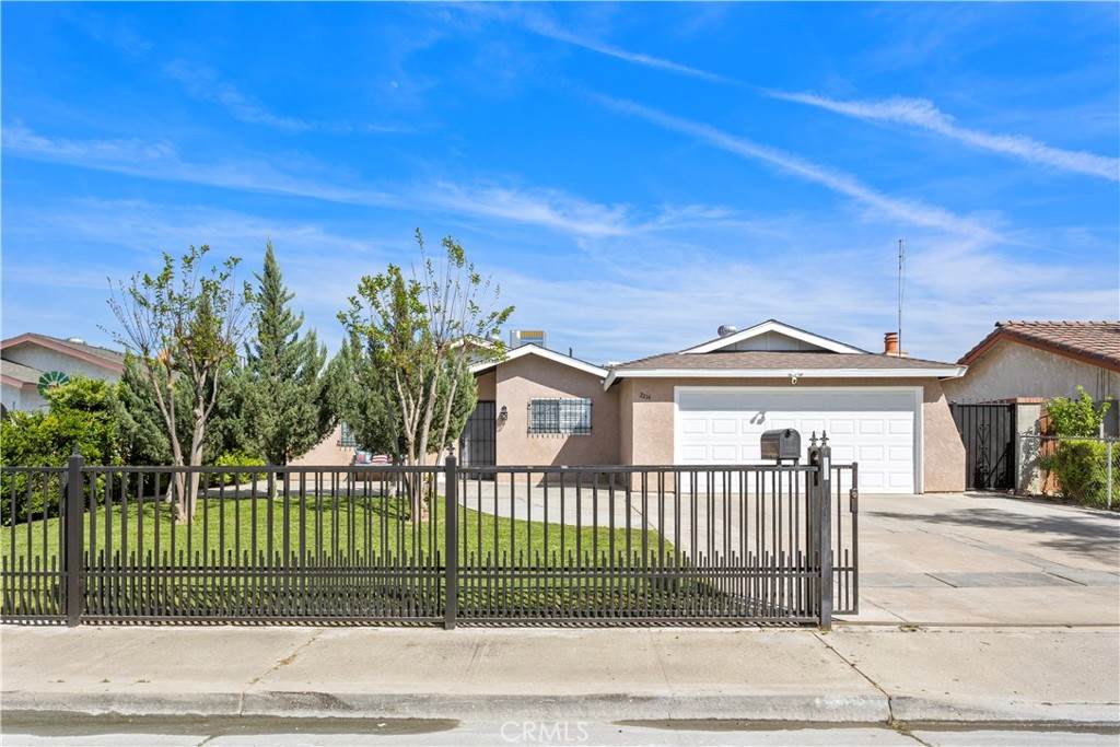 2214 Quincy - Photo 1