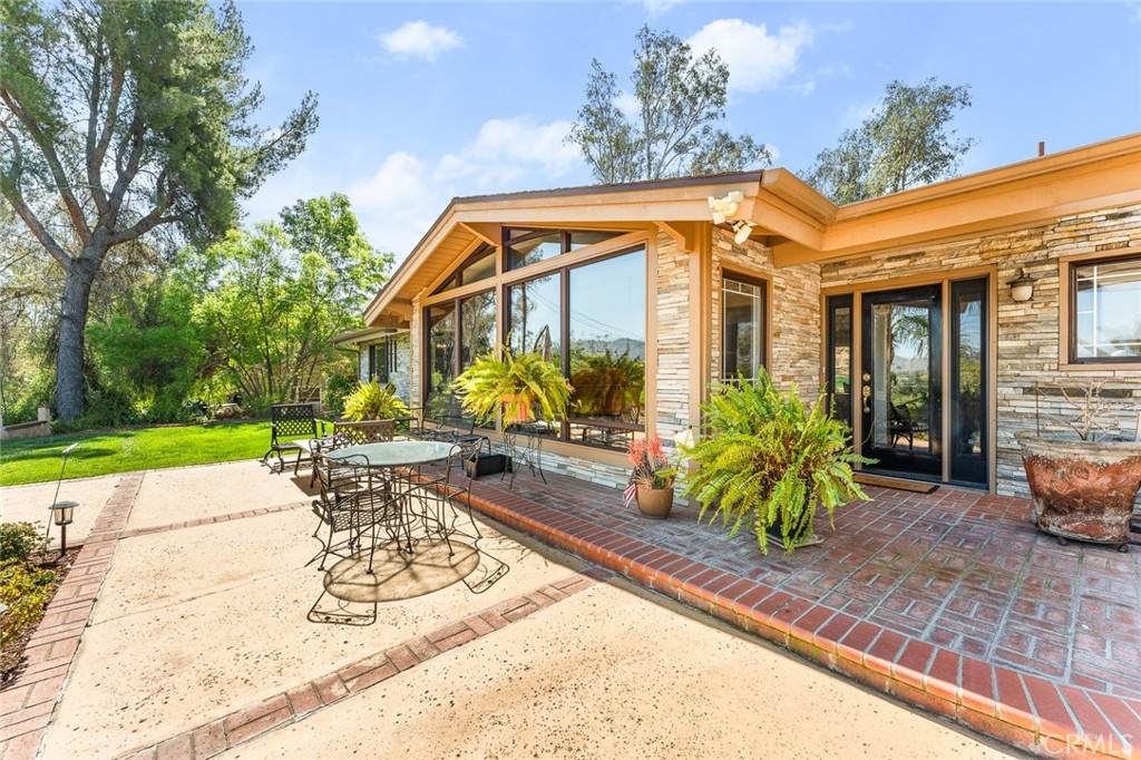 5051 Victoria Avenue - Photo 1