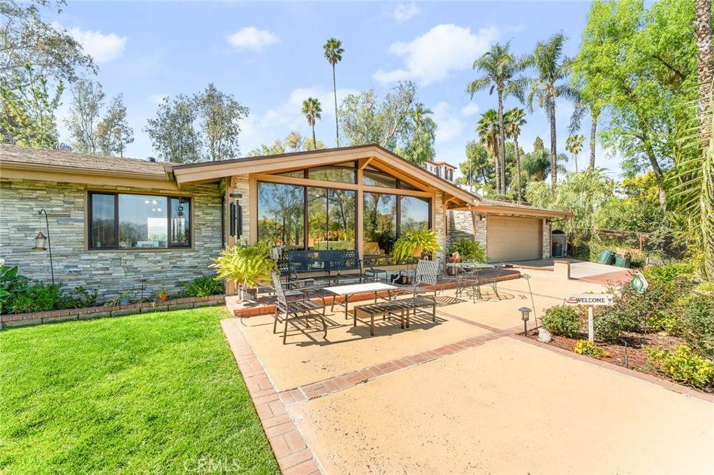 https://bt-photos.global.ssl.fastly.net/socal/orig_boomver_1_422739185-2.jpg