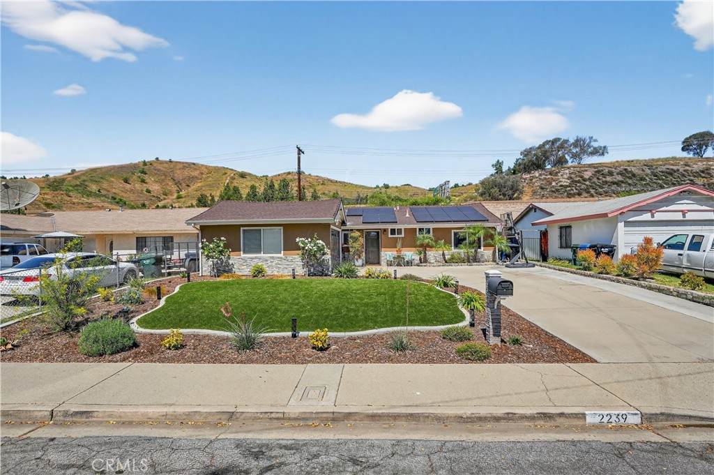 2239 Farringdon - Photo 1
