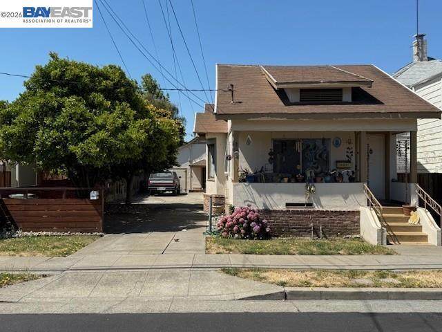 3208 Washington St - Photo 1