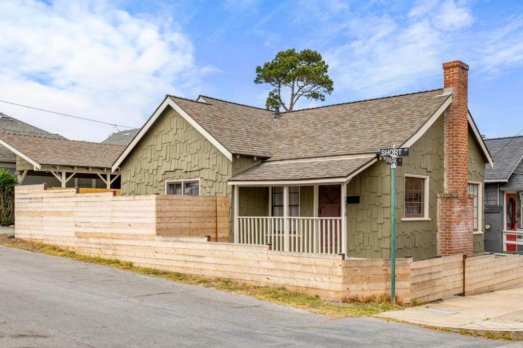 216 Park Street - Photo 1