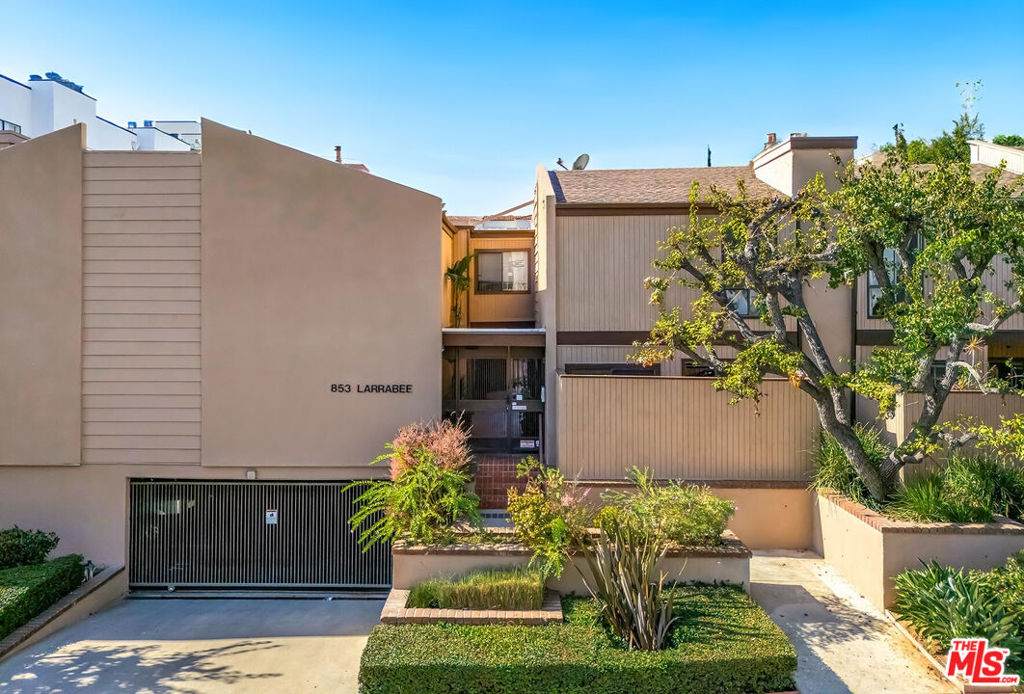 853 Larrabee Street - Photo 1