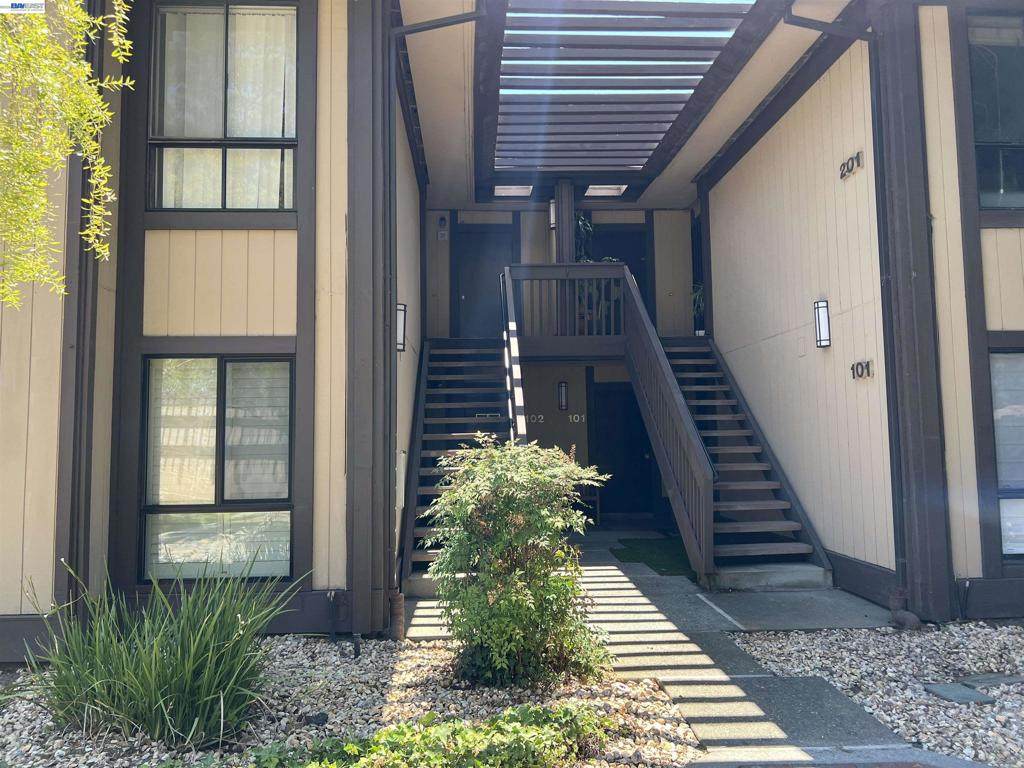 39139 Argonaut Way - Photo 1