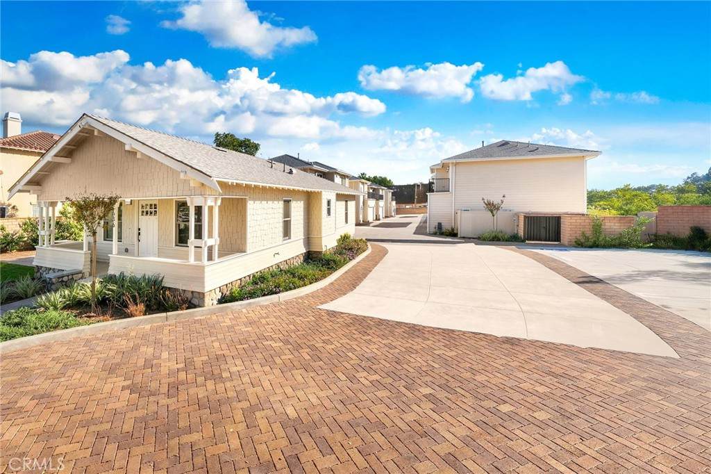 650 Grand Avenue - Photo 1