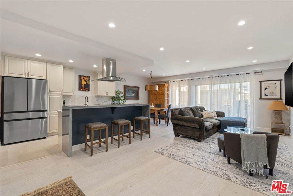 622 Barrington Avenue - Photo 1