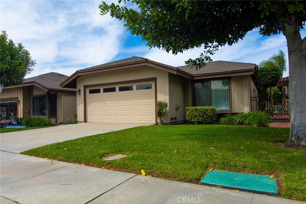 2944 Hyde Park Circle - Photo 1