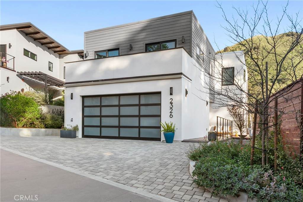 2326 Santa Ynez Avenue - Photo 1