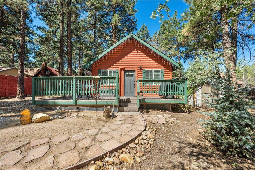 306 Victoria Lane - Photo 1
