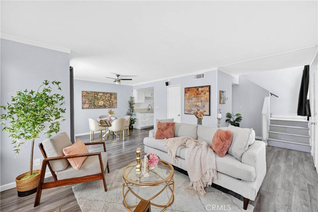 803 Victoria - Photo 1