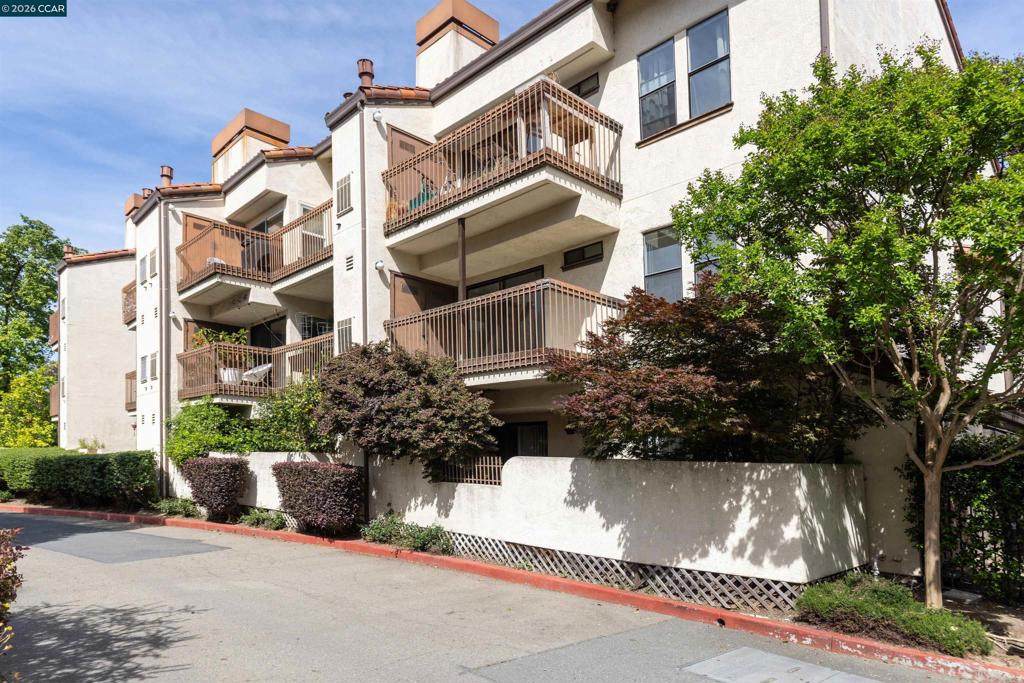 621 Villa Way - Photo 1