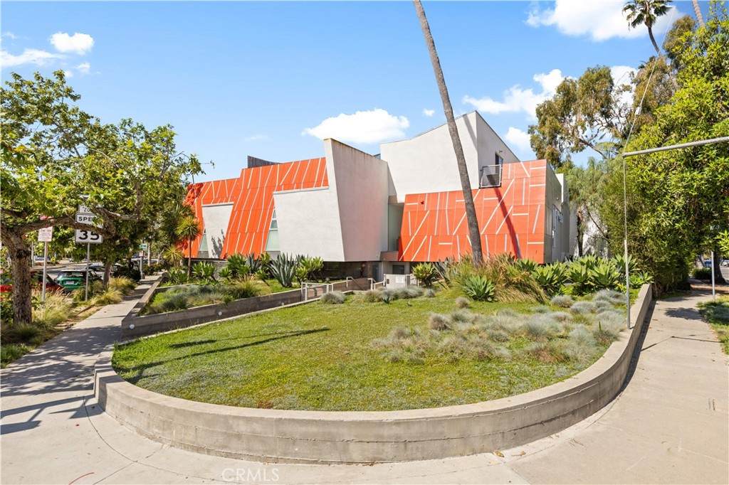 719 Venice Boulevard - Photo 1