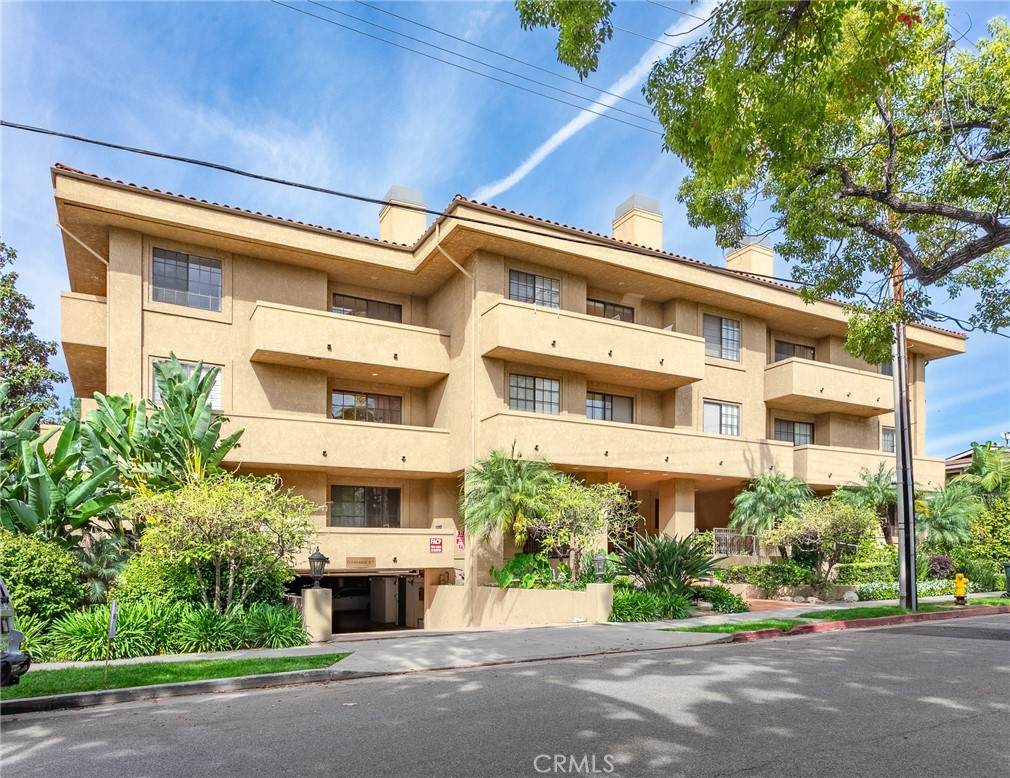 221 Oak Knoll Avenue - Photo 1