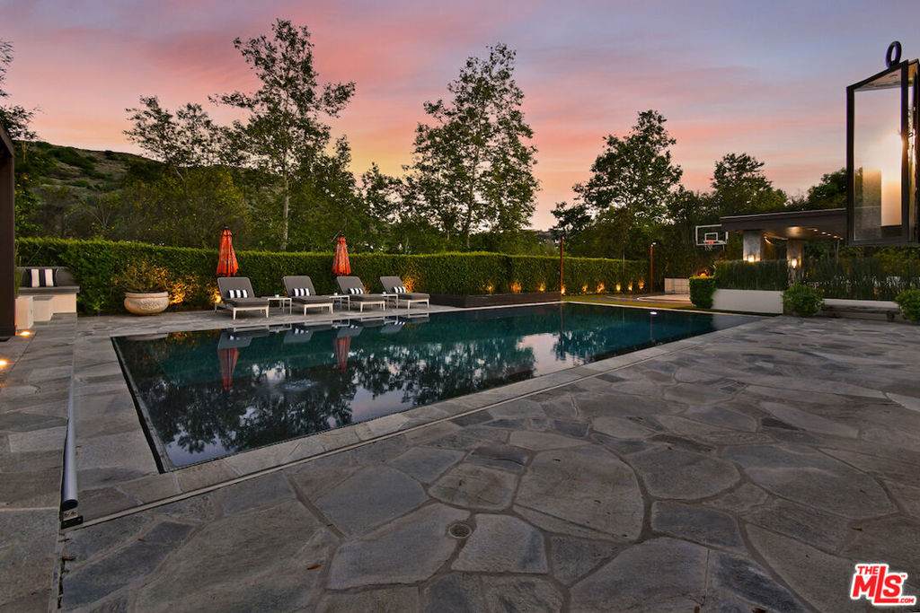 https://bt-photos.global.ssl.fastly.net/socal/orig_boomver_1_423134915-2.jpg