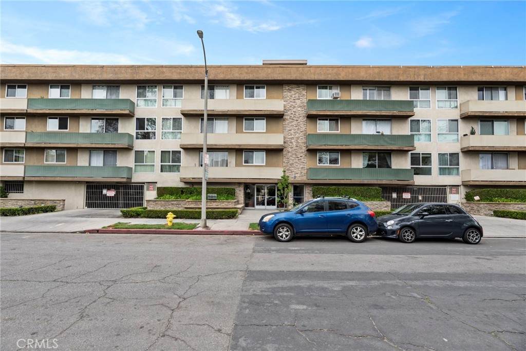 525 Sycamore Avenue - Photo 1