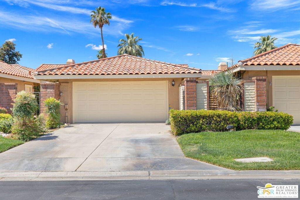 281 Serena Drive - Photo 1