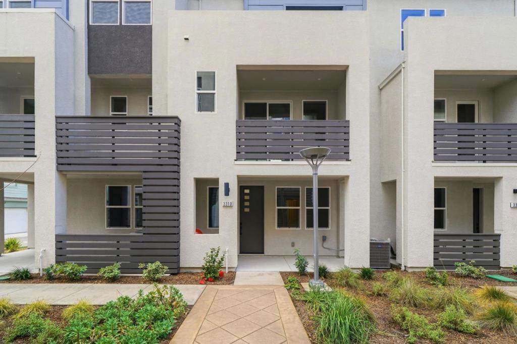 5009 Seashell Terrace - Photo 1