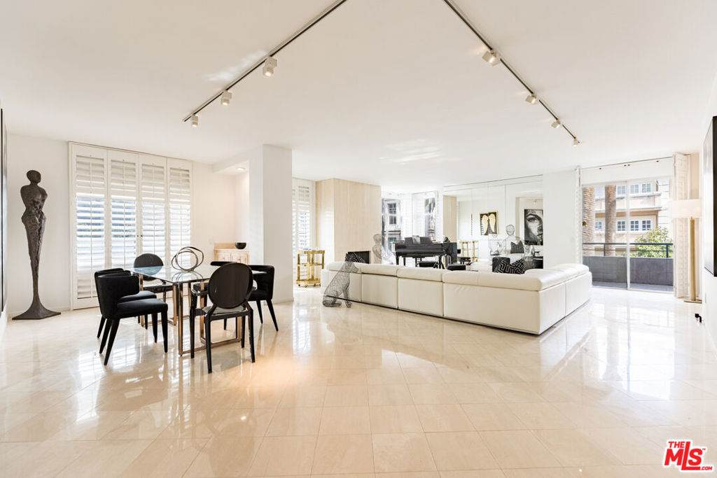121 Palm Drive - Photo 1
