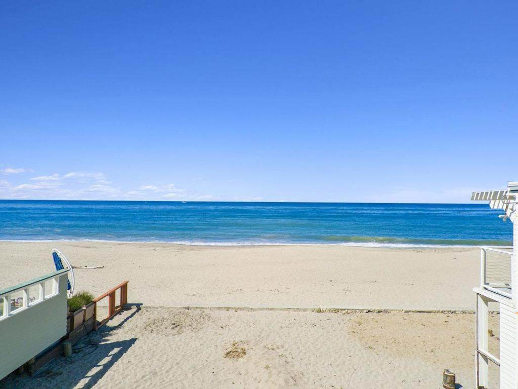 535 Beach Drive - Photo 1