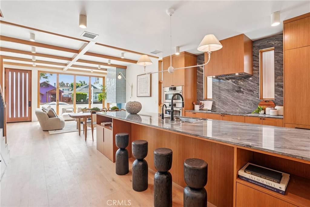 647 Navy Street - Photo 1