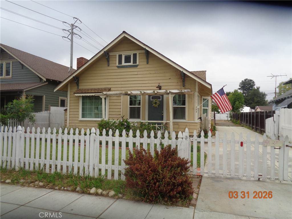 723 9th Street - Photo 1