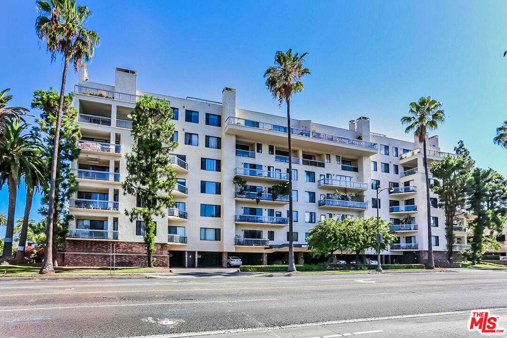 4460 Wilshire Boulevard - Photo 1