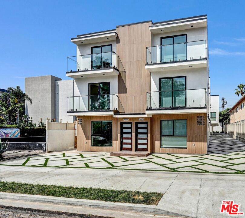 1305 Sycamore Avenue - Photo 1