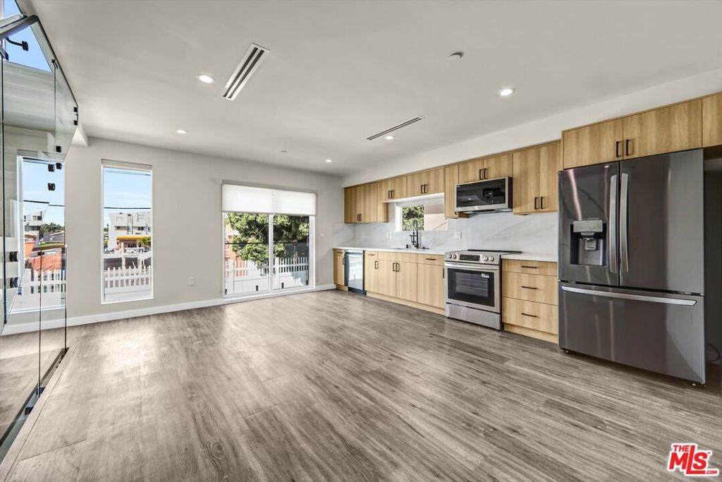 1309 Sycamore Avenue - Photo 1