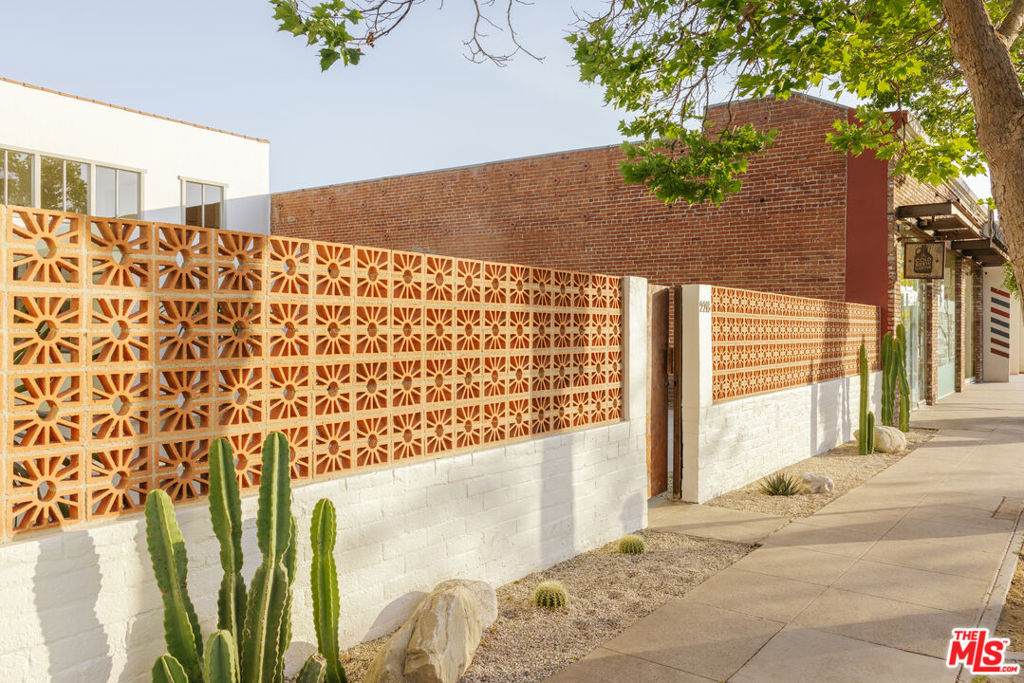 2218 Pico Boulevard - Photo 1