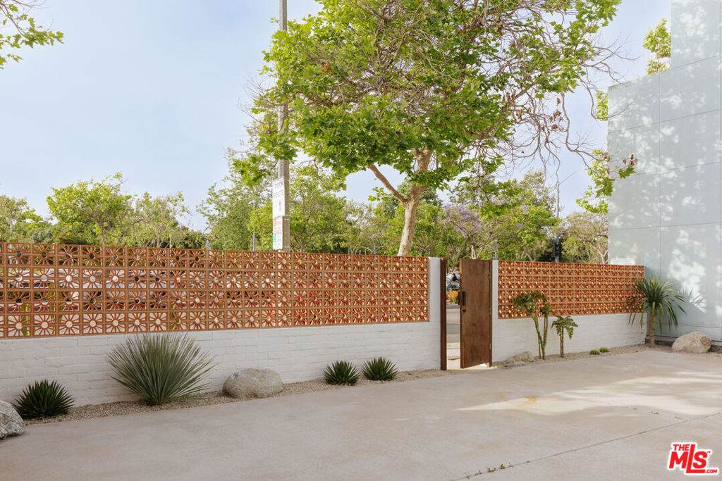 https://bt-photos.global.ssl.fastly.net/socal/orig_boomver_1_424657658-2.jpg