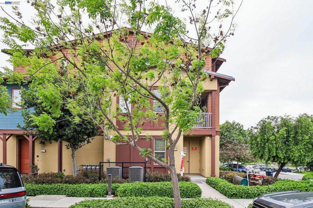 601 Sandalwood Dr - Photo 1