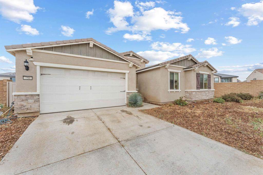 750 Green Court - Photo 1