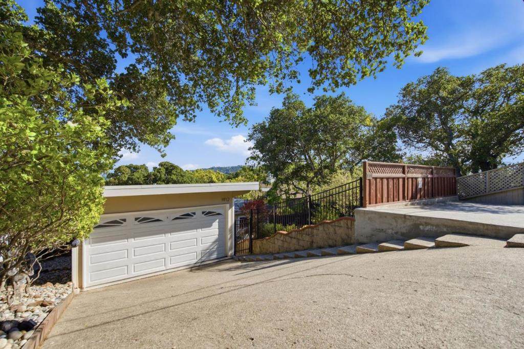1912 Oak Knoll Drive - Photo 1