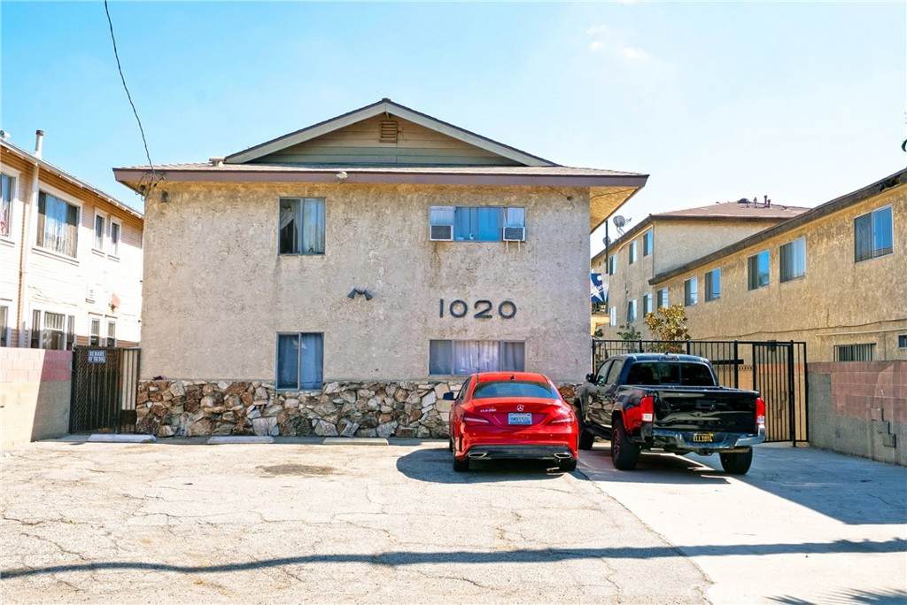 1020 Broad - Photo 1