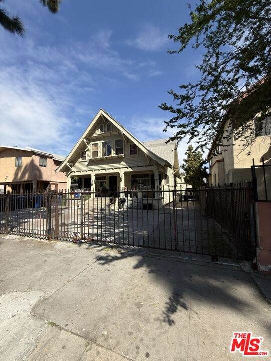 1013 28th Street - Photo 1