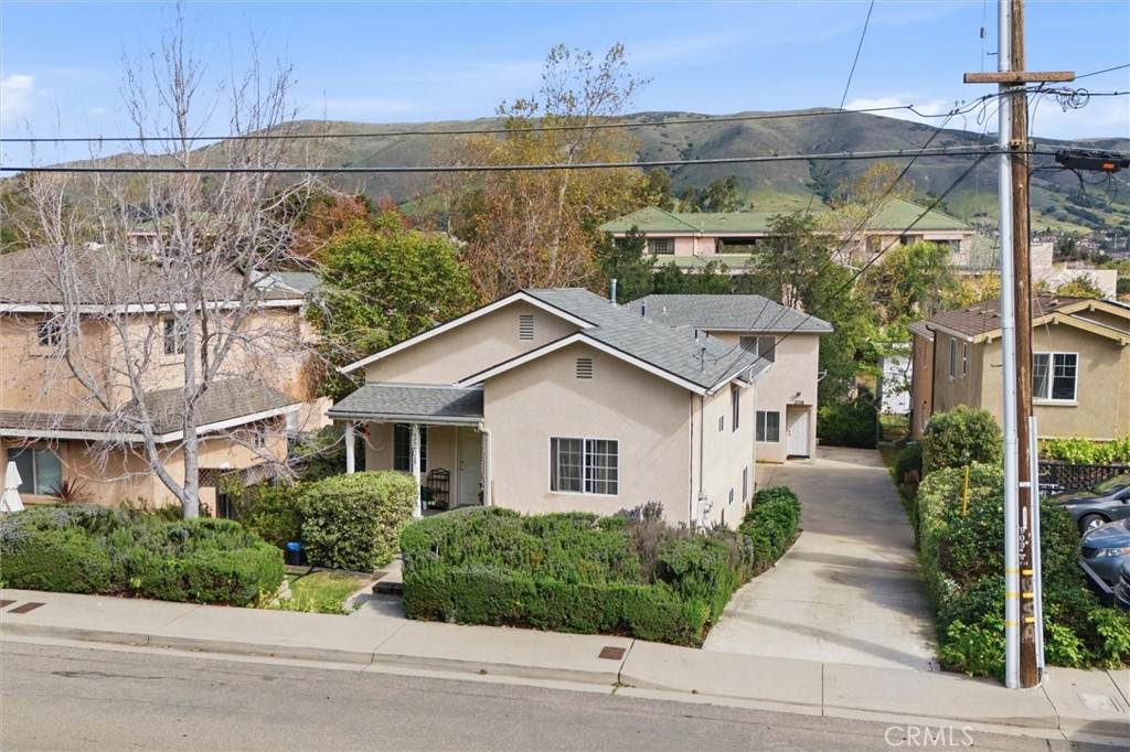 3204 Rockview Place - Photo 1
